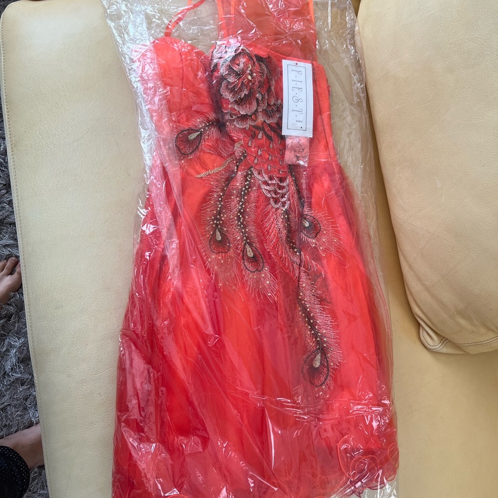 Dresses and gown for prom :)